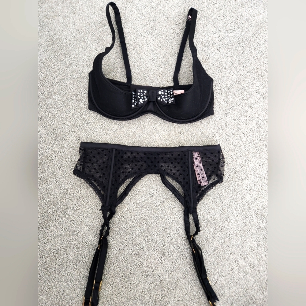 Victoria's secret set - 32DD bra XS/S garter Black‎ Polka Dot NWT
